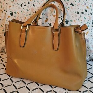 Elegant Tan Leather Tote Bag